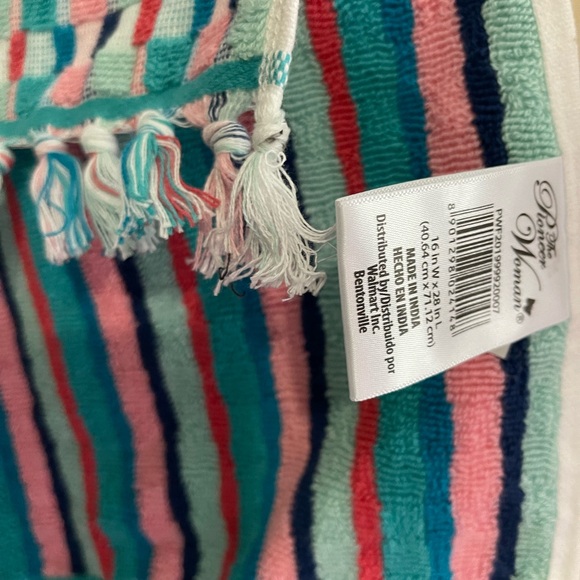 Set of (2) Pioneer Woman Checked/Striped Hand towels - Picture 3 of 3